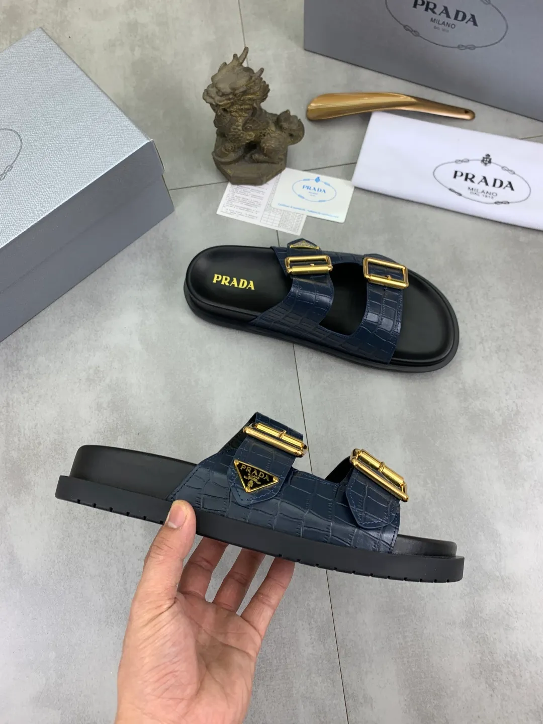 Men's shoes 💰P340💰【New style】🎁🎁🎁 PRADA Prada's new casual slippers, original official website, perfect workmanship, transmitting a kind of noble luxury, sublimating its definition of luxury in Prada's high-end extraordinary craftsmanship. Original combination outsole, code number: 38-44 (45 customized) Multiple colors 🉑️ to choose from